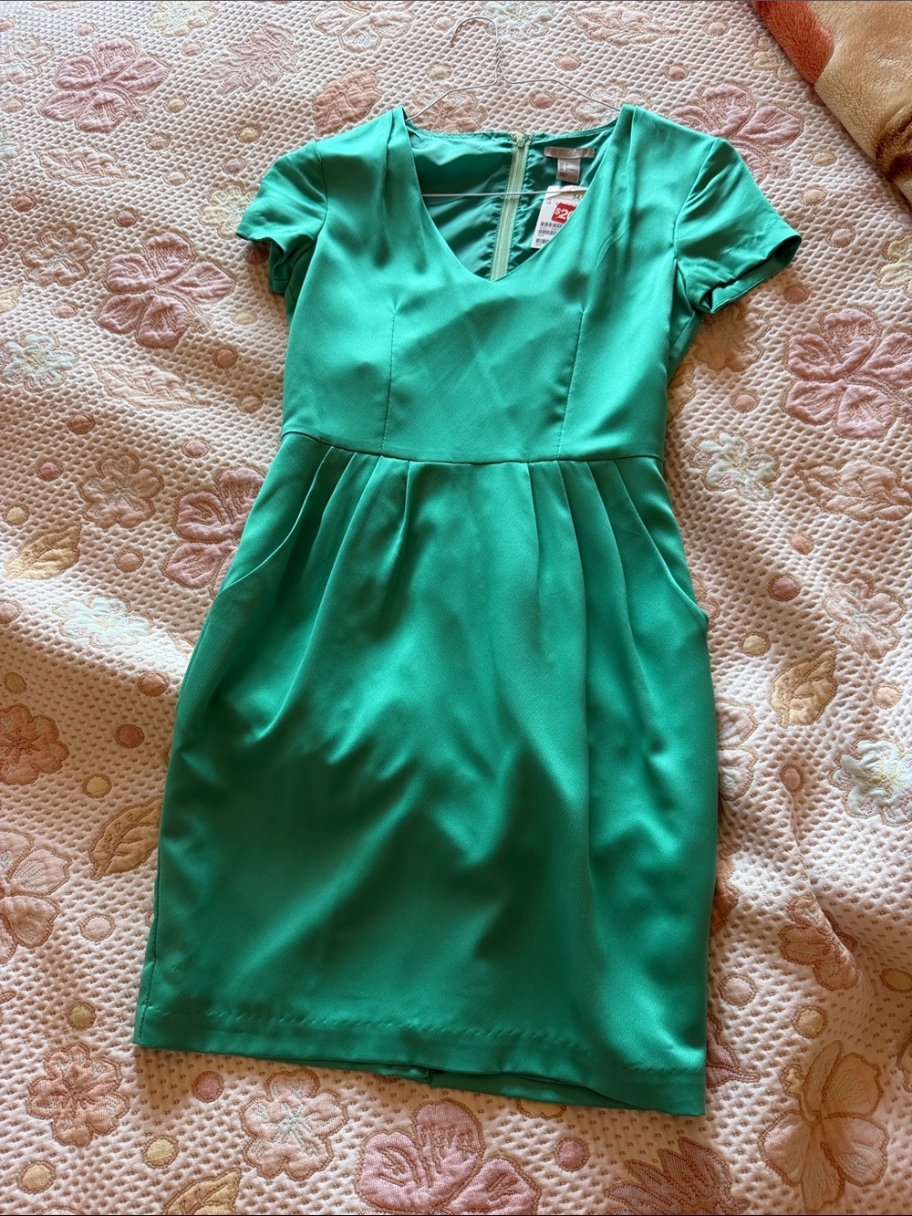 H&M Emerald Green V-Neck Short Sleeve Sheath Dress
